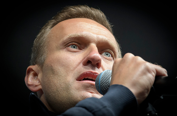 -Face à l’empoisonnement du chef de l'opposition russe Alexei Navalny le rouble a perdu plus de 20% de sa valeur face à l'euro et la bourse de Moscou a également dégringolé. Photo de Yuri KADOBNOV / AFP via Getty Images.
