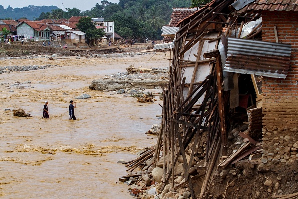 -Illustration- Des inondations provoquées par de fortes pluies ont frappé l’Indonésie qui ont provoqué des inondations et des glissements de terrain. Photo SAMMY / AFP via Getty Images.