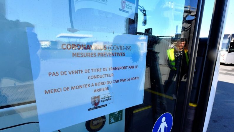 Bus à Bordeaux, le 6 mai 2020. (GEORGES GOBET/AFP via Getty Images)