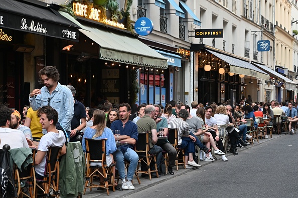 Rue de Buci à Paris le 2 juin 2020. (Photo BERTRAND GUAY/AFP via Getty Images)