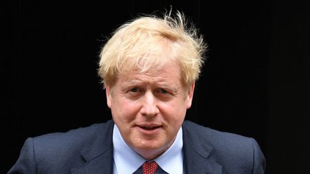 Coronavirus: Boris Johnson veut être « dur » maintenant pour sauver Noël
