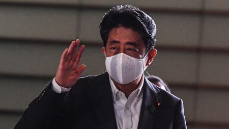 Le parti au pouvoir au Japon choisit un successeur à Shinzo Abe