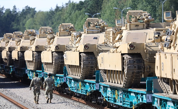 Les chars Abrams de l'armée américaine sont à la gare de Mockava en Lituanie, le 5 septembre 2020. (Photo : PETRAS MALUKAS/AFP via Getty Images)