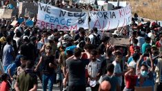 Grèce: près d’un millier de migrants sans abri manifestent à Lesbos