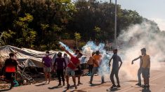 A Lesbos, gaz lacrymogènes contre une manifestation violente de migrants