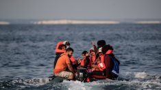 « Dieu, l’eau et nous »: quand des migrants traversent la Manche