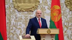 Bélarus: face à la contestation, investiture en catimini pour Loukachenko