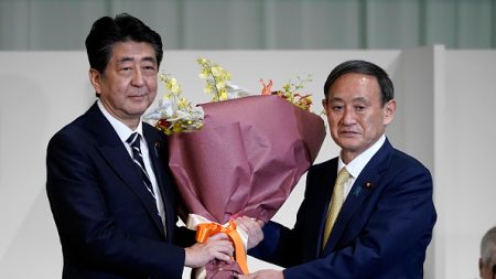 Japon: Yoshihide Suga remporte l’élection du parti au pouvoir pour remplacer Abe