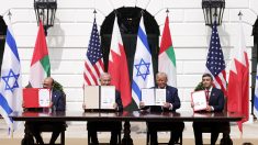 Israël signe des accords historiques avec les Emirats et Bahreïn à la Maison Blanche