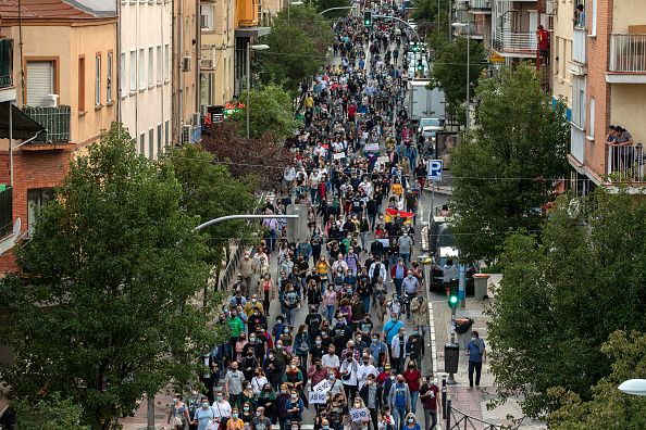 Manifestation à Madrid, Espagne, le 20 septembre 2020, contre les nouvelles restrictions anti-coronavirus imposées par le gouvernement régional. (Photo Pablo Blazquez Dominguez/Getty Images)