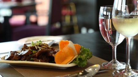 Lyon : un sans-abri mange pour 1500 euros dans un restaurant luxueux et part sans payer l’addition