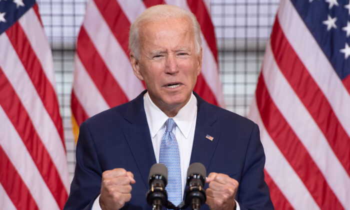 Joe Biden, l'ancien vice-président et candidat démocrate à la présidence américaine, prend la parole lors d'un événement de sa campagne à Pittsburgh, États-Unis, le 31 août 2020. (Saul Loeb / AFP via Getty Images)