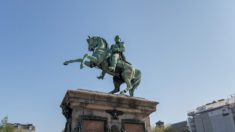 Des Rouennais se mobilisent pour sauver la statue de Napoléon, un collectif lance une pétition