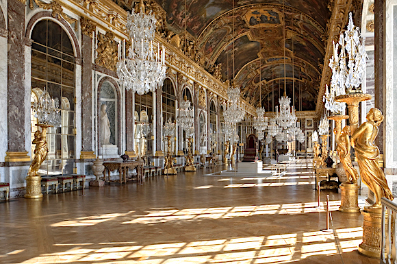 Le parquet de Versailles a confirmé l'intrusion d'un homme qui a escaladé le mur d'enceinte avant d'entrer dans le château. La porte-parole du château de Versailles a assuré qu'aucun dégât matériel du mobilier ou des collections n'était à déplorer.  (Photo : crédit wikimedia/Myrabella)