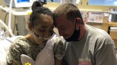 Une femme mourant d’un cancer réalise son dernier souhait d’épouser son petit ami à l’hôpital malgré les restrictions Covid