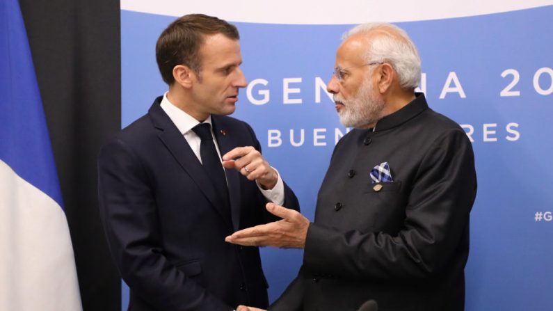 Le président français Emmanuel Macron (à gauche) et le premier ministre indien Narendra Modi à Buenos Aires, le 1er décembre 2018.        (LUDOVIC MARIN/AFP via Getty Images)