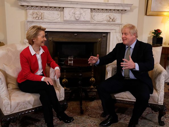 -Le Premier ministre britannique Boris Johnson rencontre la présidente de la Commission européenne Ursula von der Leyen au 10 Downing Street le 8 janvier 2020 à Londres, en Angleterre. Photo par Kirsty Wigglesworth-WPA Pool / Getty Images.