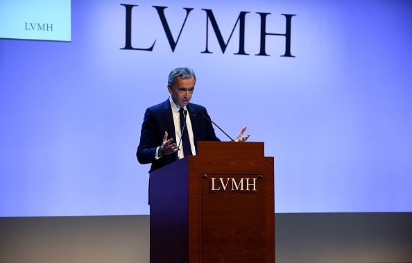 -Le Président-Directeur Général de LVMH, Bernard Arnault, présente des résultats 2019 du groupe au siège de LVMH à Paris, le 28 janvier 2020. Photo par Éric Piermont / AFP via Getty Images.