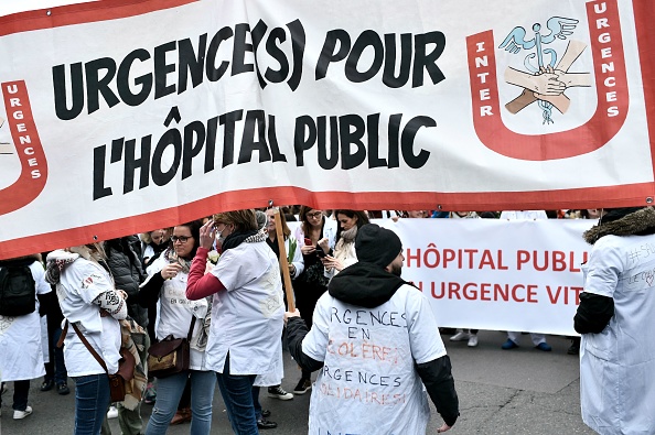 Manifestation organisée par le Collectif inter-hospitalier le 14 février 2020 à Paris. (Photo : STEPHANE DE SAKUTIN/AFP via Getty Images)