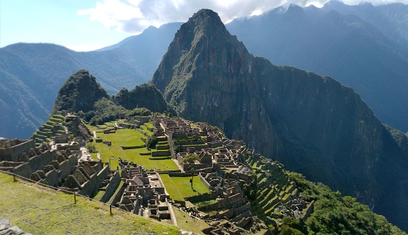-Le 15 juin 2020 montre un Machu Picchu vide, la citadelle inca du XVe siècle située à 2430 mètres dans la cordillère des Andes, à 80 km de Cusco dans le sud du Pérou, est fermée au tourisme depuis le 16 mars 2020. Photo par Percy Hurtado / AFP via Getty Images.