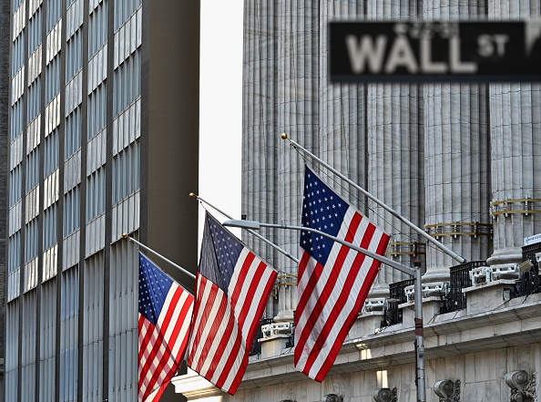 - Wall Street a accueilli avec enthousiasme la volte-face de Donald Trump. Photo par Angela Weiss / AFP via Getty Images.