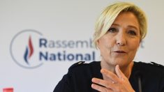 Marine Le Pen dénonce des « accusations gratuites » au mot « collabo » tagué sur la façade du PCF