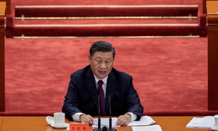 Le dirigeant chinois Xi Jinping prononce un discours lors d'une cérémonie en l'honneur des personnes qui ont lutté contre la pandémie du Covid-19 à Pékin le 8 septembre 2020. (NICOLAS ASFOURI/AFP via Getty Images)