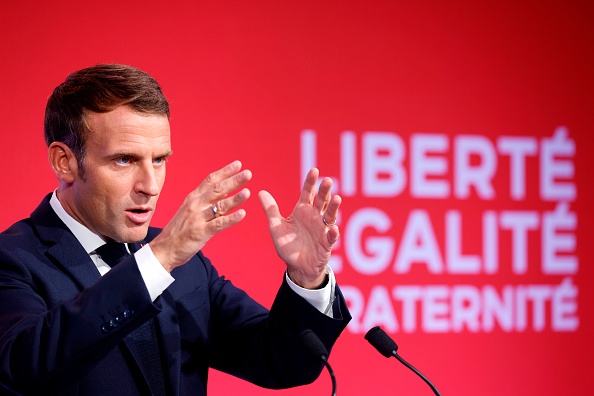 Emmanuel Macron a annoncé vendredi que l'instruction scolaire à domicile sera, à partir de la rentrée 2021, "strictement limitée, notamment aux impératifs de santé". (Photo LUDOVIC MARIN/POOL/AFP via Getty Images)