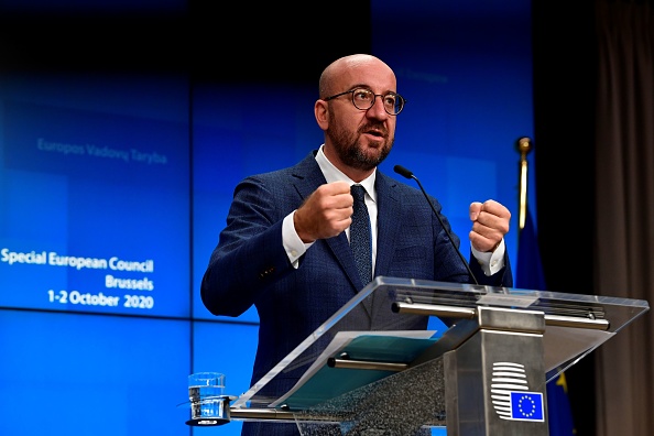 Le président du Conseil européen, Charles Michel,  s'adresse aux médias lors de la deuxième journée du sommet de l'Union européenne à Bruxelles le 2 octobre 2020. (Photo : JOHN THYS/AFP via Getty Images)