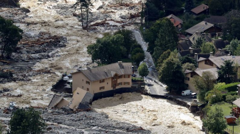 Une vue aérienne prise le 3 octobre 2020 montre les dégâts à Roquebillière, dans le sud-est de la France, après les fortes pluies et les inondations qui ont frappé le département des Alpes-Maritimes. (VALERY HACHE/AFP via Getty Images)