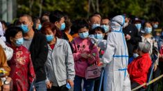 Une ville chinoise confine les quartiers et ferme les hôpitaux en raison de l’épidémie croissante du virus du PCC