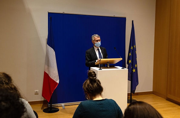 -Le procureur de la République antiterroriste Jean-François Ricard, s'exprime lors d'une conférence de presse à Paris le 17 octobre 2020. Photo par Abdulmonam Eassa / AFP via Getty Images.