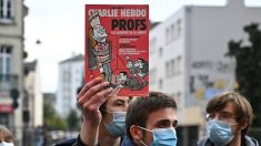 Des commerçants affichent leur soutien à Charlie Hebdo: ils sont menacés et insultés