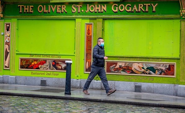 L'Irlande sera le premier pays de l'Union européenne (UE) à reconfiner pour six semaines l'ensemble de sa population à partir de la nuit de mercredi à jeudi.(Photo : PAUL FAITH/AFP via Getty Images)