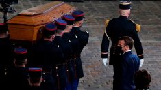 Hommage à Samuel Paty : Emanuel Macron dénonce « les lâches » qui ont livré l’enseignant décapité « aux barbares »