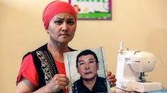 Quand des Kazakhs découvrent que leurs proches sont prisonniers en Chine