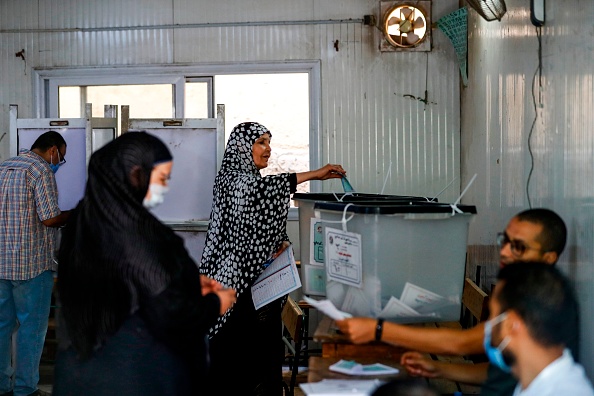 -Des bureaux de vote ont ouvert en Égypte pour des élections législatives.  Il y avait peu de doute sur une victoire éclatante des partisans du président radical Abdel Fattah al-Sissi. Photo par Khaled Desouki / AFP via Getty Images.