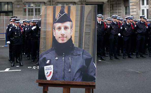 Le policier Xavier Jugele a été tué sur les Champs-Élysées à Paris le 20 avril 2017, dans un attentat revendiqué par le groupe de l'État islamique (EI). (Photo : THIBAULT CAMUS/AFP via Getty Images)