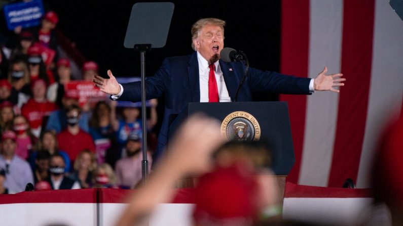 Le président américain Donald Trump s'exprime lors d'un meeting de campagne à Macon, en Géorgie, le 16 octobre 2020. (Elijah Nouvelage/Getty Images)