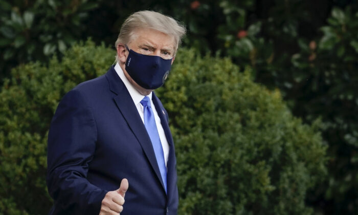 Donald Trump quitte la Maison-Blanche pour être soigné à l’hôpital militaire Walter Reed, le 2 octobre 2020. (Drew Angerer/Getty Images)