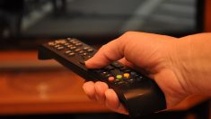 Redevance TV : des députés veulent l’imposer aux personnes sans télé et aux entreprises