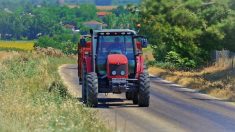 Nièvre : ivre, il tente de semer la police avec son tracteur sur l’A77, à 30 km/h