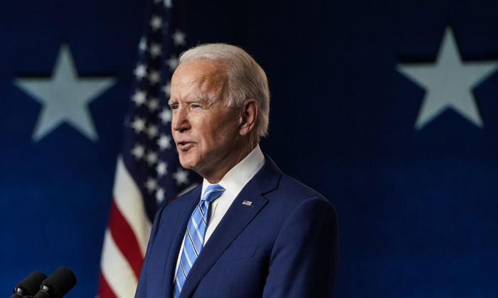 Le candidat démocrate à l'élection présidentielle américaine Joe Biden s'exprime le lendemain du vote des Américains à Wilmington, Delaware, le 4 novembre 2020. (Drew Angerer/Getty Images)
