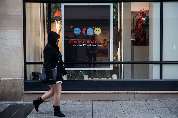  Une trentaine de députés de la majorité appellent à la réouverture des commerces pour le "Black Friday" le 27 novembre. (Photo : SAMEER AL-DOUMY/AFP via Getty Images)