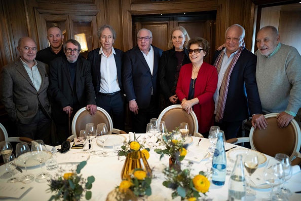 -Une réunion des juges du prix de l'alphabétisation Goncourt au restaurant Drouant à Paris, le 3 mars 2020. Photo par Lionel Bonaventure / AFP via Getty Images.