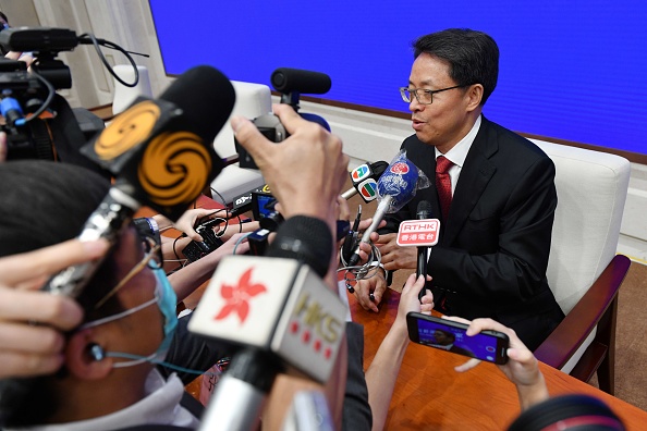 -Zhang Xiaoming, directeur exécutif adjoint du bureau des affaires de Hong Kong et de Macao appelle à une réforme de la justice hongkongaise. Photo par Greg Baker / AFP via Getty Images.