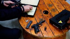 Les policiers hors service pourront conserver leurs armes dans les lieux recevant du public
