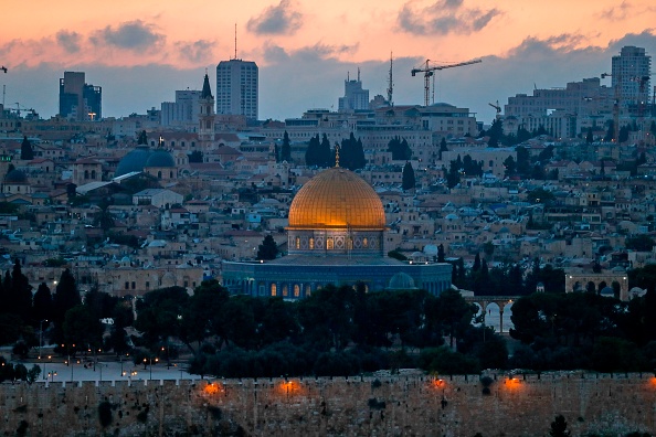 -Une vue générale prise le 23 septembre 2020 depuis le mont des Oliviers montre la vieille ville de Jérusalem. Photo par Ahmad Gharabli / AFP via Getty Images.