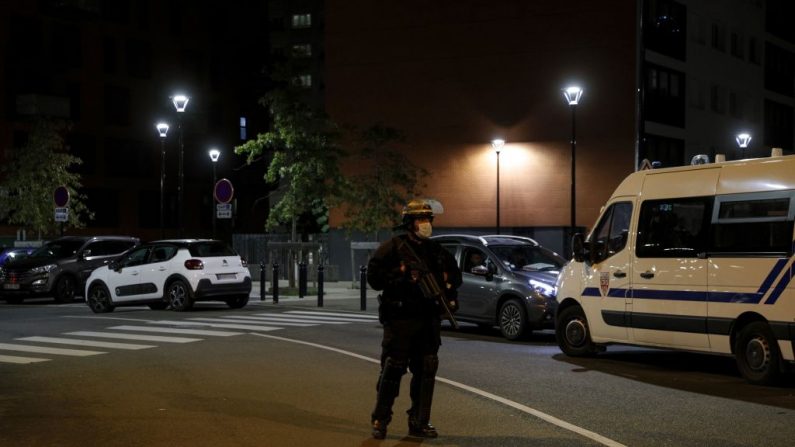 Un officier de la police anti-émeute des CRS (Compagnies républicaines de sécurité) - (GEOFFROY VAN DER HASSELT/AFP via Getty Images)