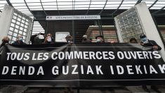 Bayonne : plusieurs centaines de personnes réclament la réouverture des commerces « non essentiels »